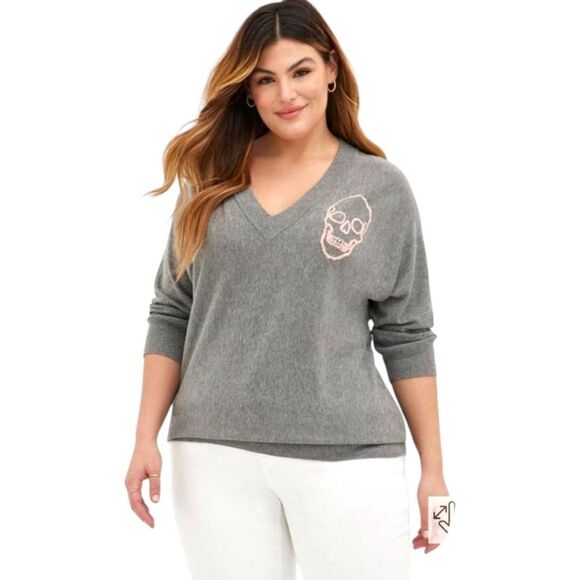 TORRID NEW GRAY OVERSIZED Skull 3/4 Sleeve Slouchy V- Neck Sweater/Tunic 2X - Picture 1 of 16